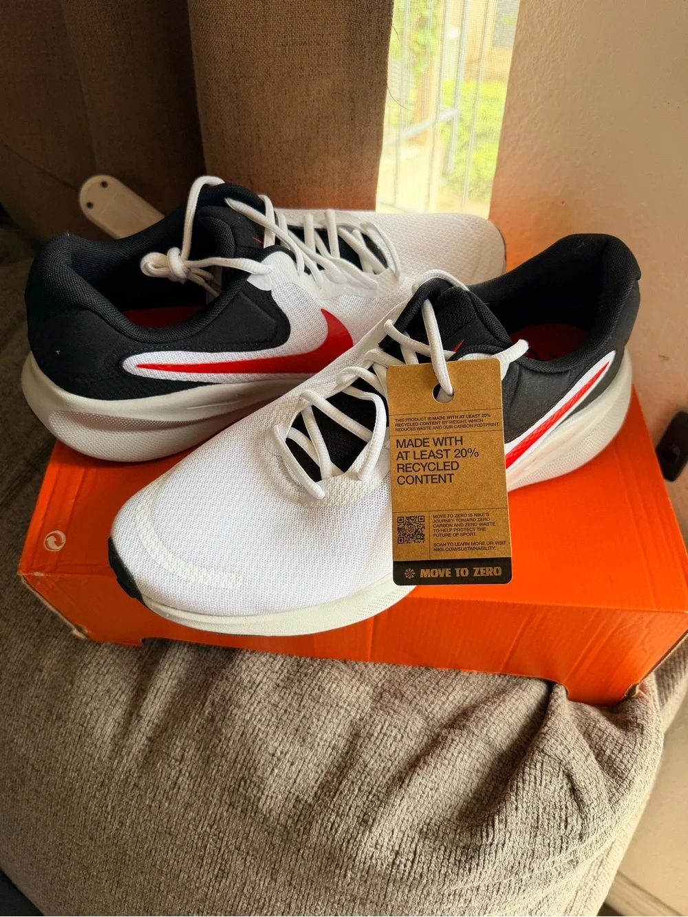 Nike White Black and Red Men's Casual Low-Top Sneakers
